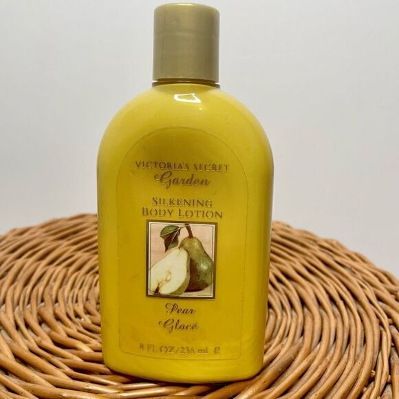 Victoria's Secret Garden Silkening Body Lotion Pear Glace Yellow 8 fl oz/236 ml - Picture 6 of 6